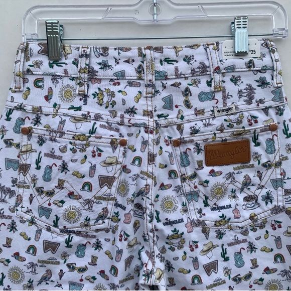Wrangler Tropical Patterned White Jeans
High Rise kick flare Wrock 627 Sz w 25 - Picture 7 of 16